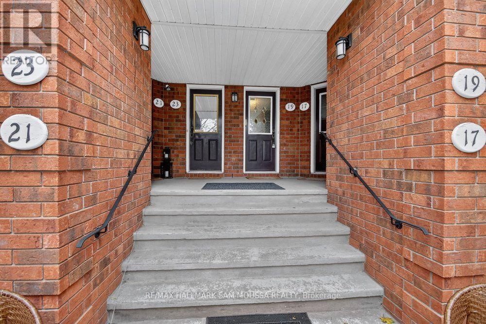 19 Colchester Square Property Photo 3