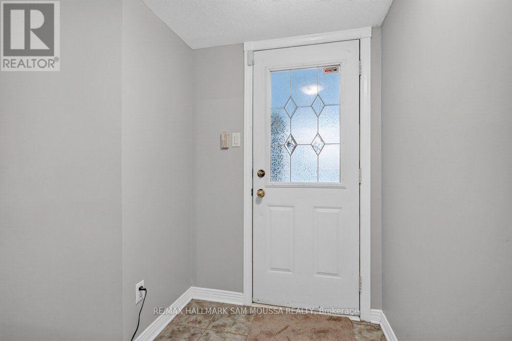 19 Colchester Square Property Photo 4