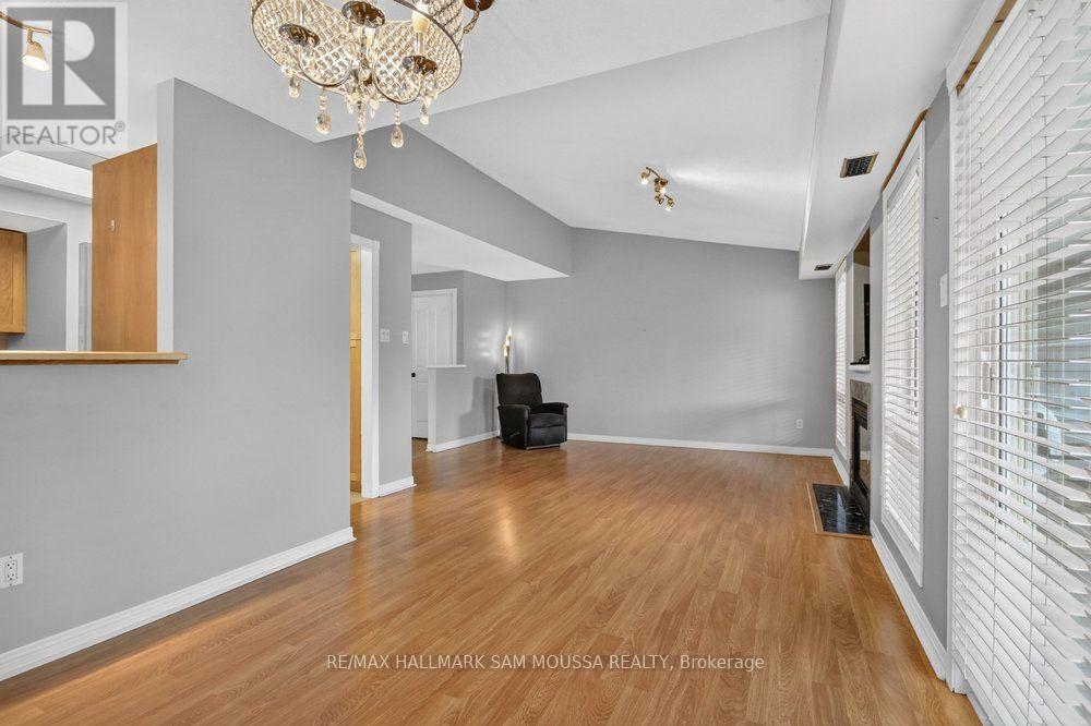 19 Colchester Square Property Photo 10