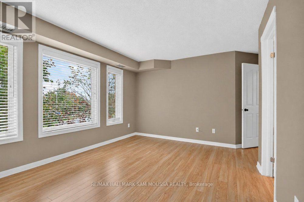 19 Colchester Square Property Photo 21