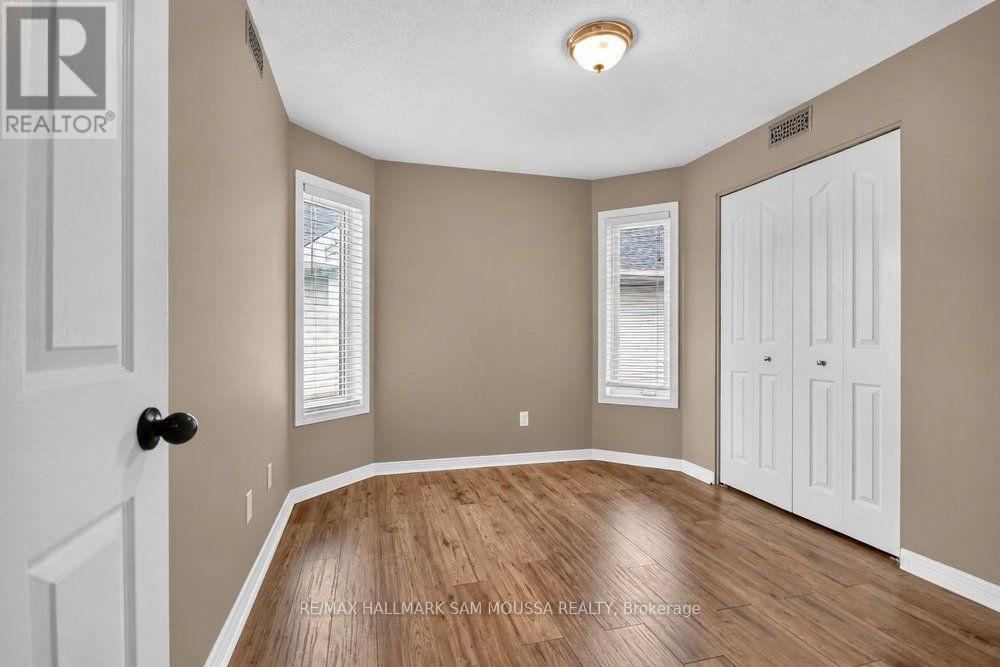 19 Colchester Square Property Photo 28