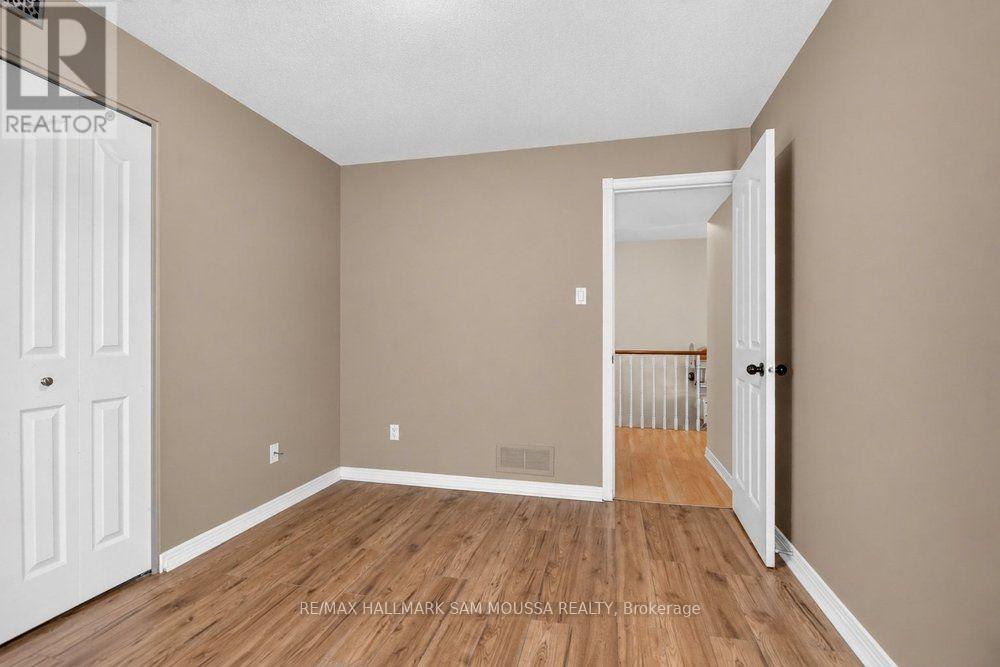 19 Colchester Square Property Photo 30