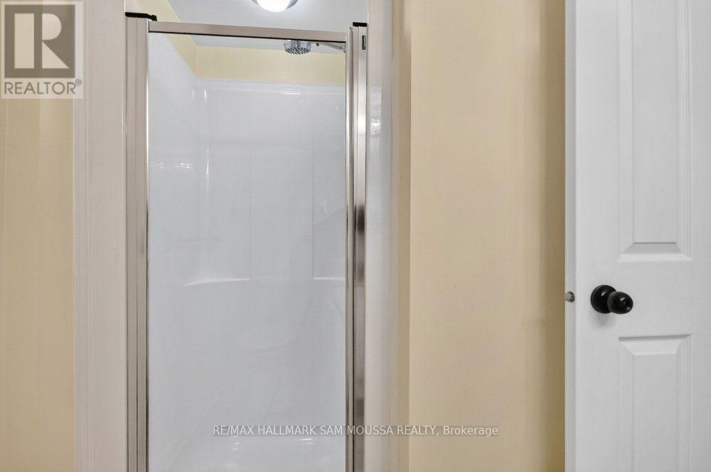19 Colchester Square Property Photo 32