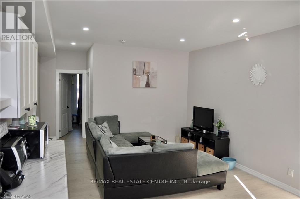 119 Ottawa Street N Property Photo 6