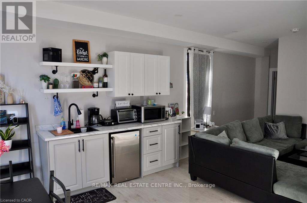 119 Ottawa Street N Property Photo 7
