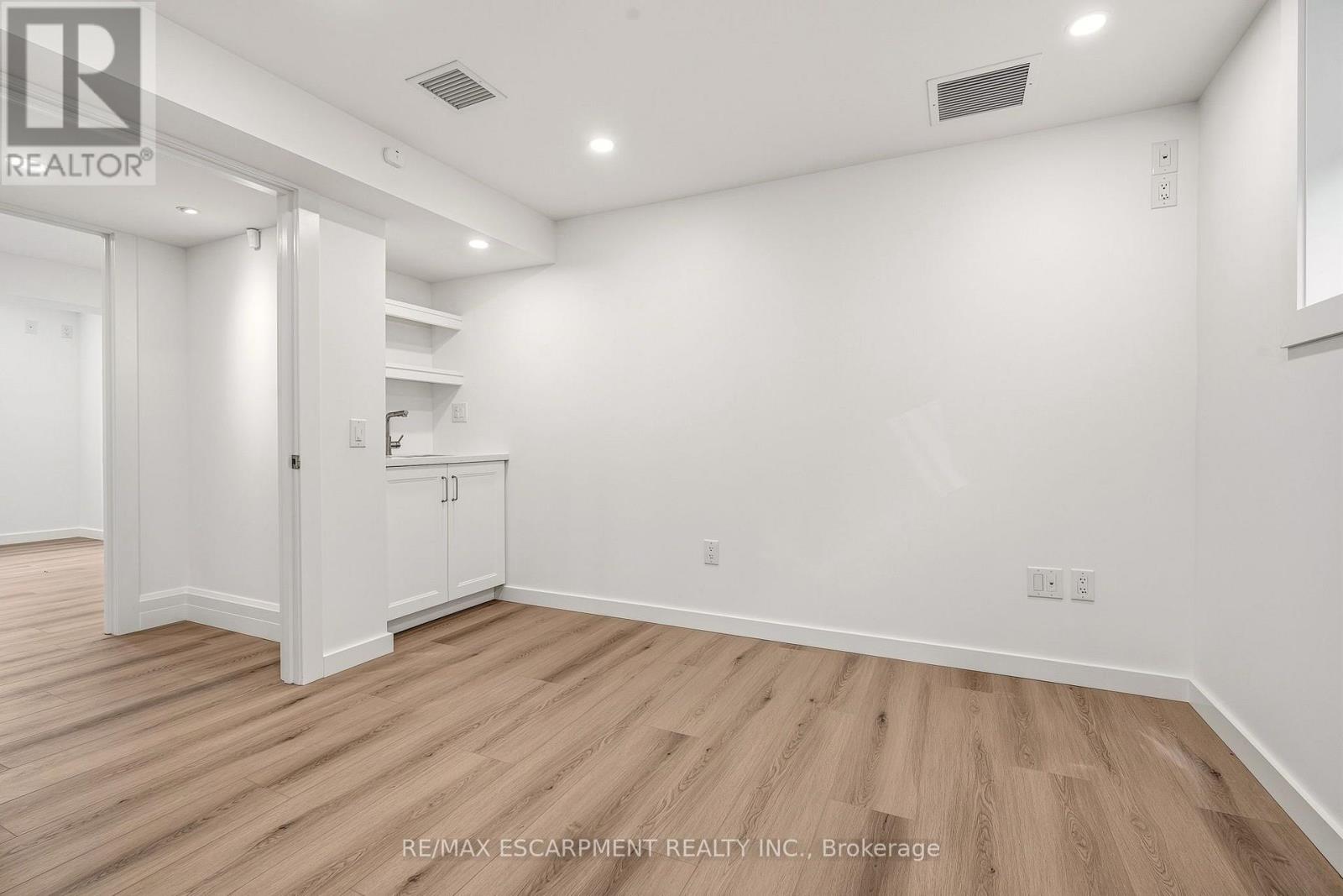 N. Suite - 326 Wilson Street E Property Photo 36