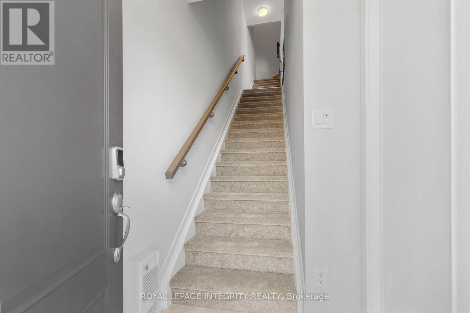 622 Parnian Private Property Photo 3