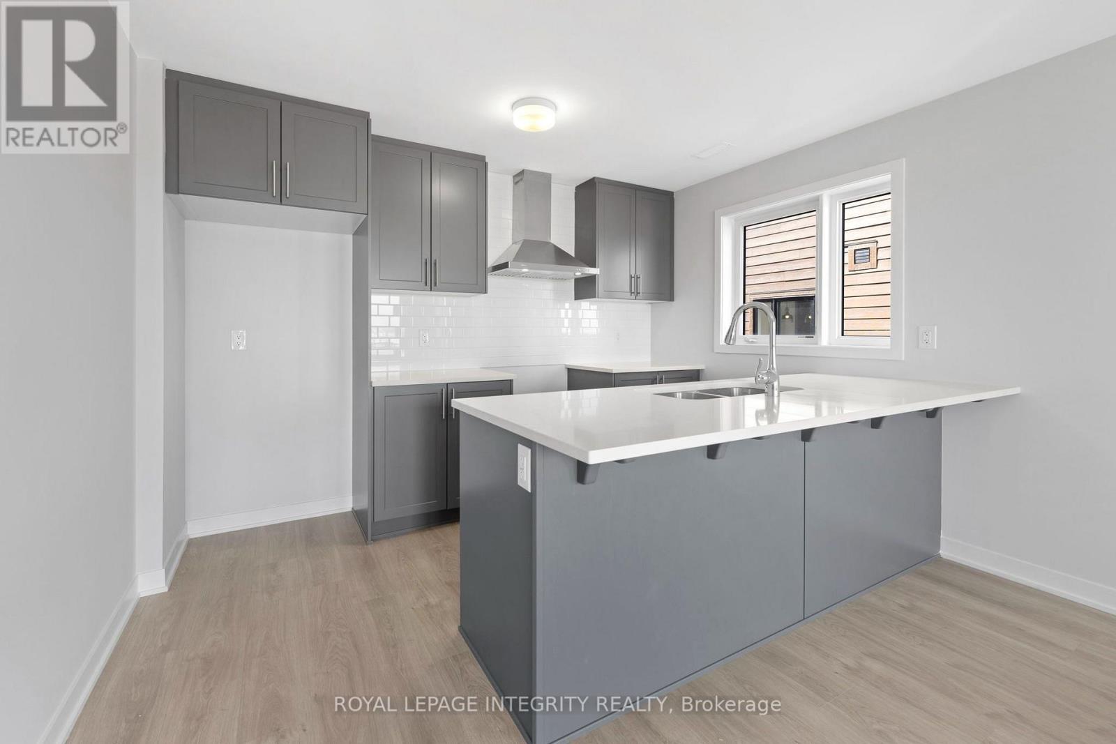 622 Parnian Private Property Photo 8