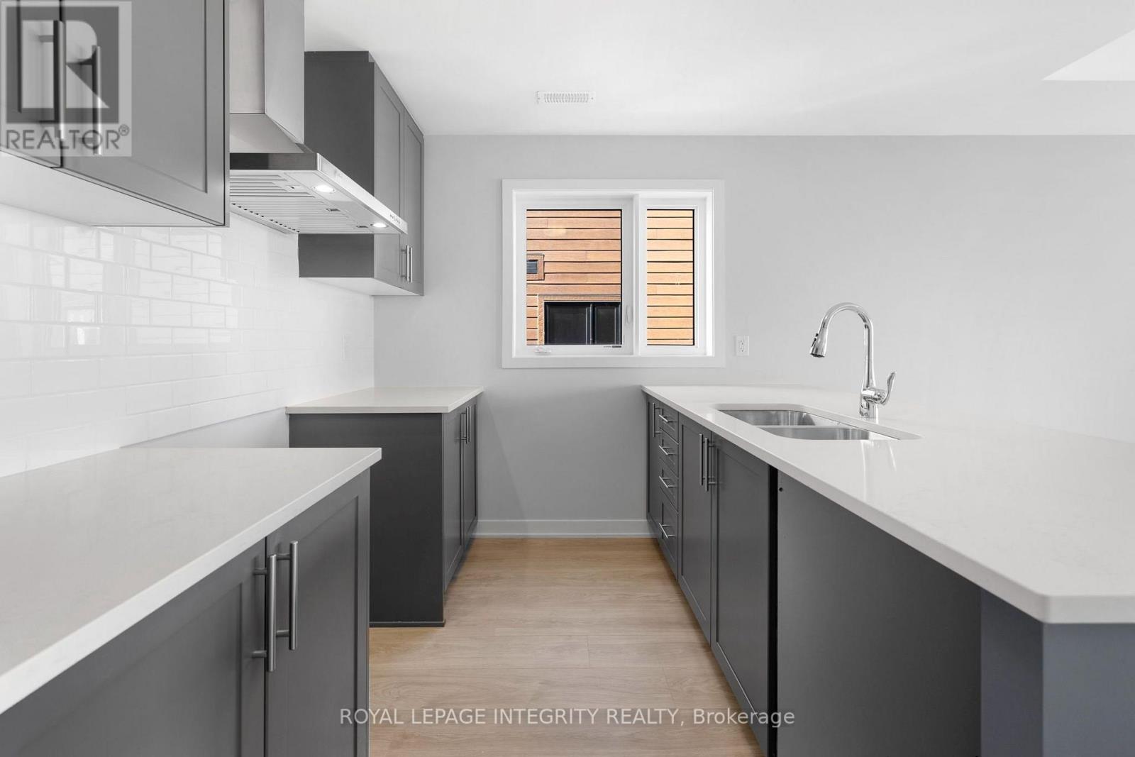 622 Parnian Private Property Photo 9