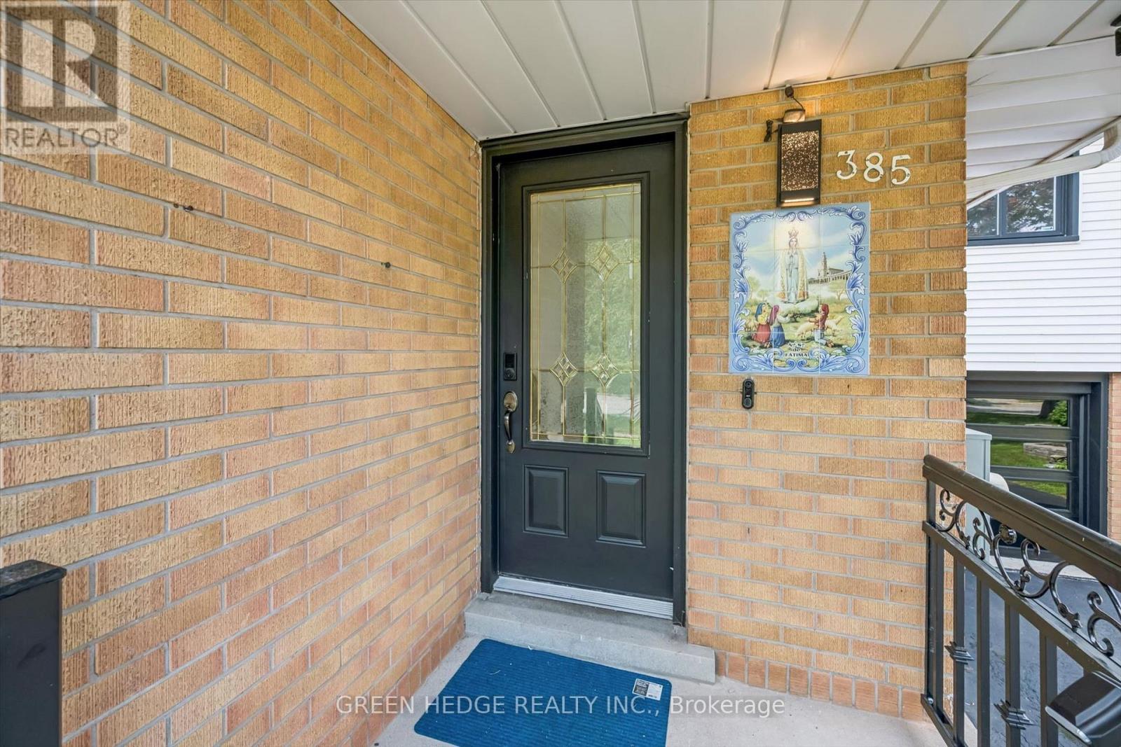 385 Village Crescent Property Photo 6