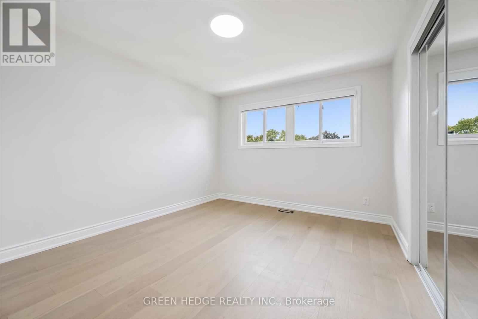385 Village Crescent Property Photo 20