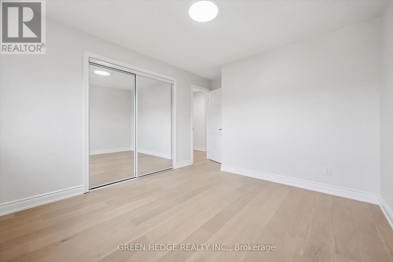 385 Village Crescent Property Photo 22