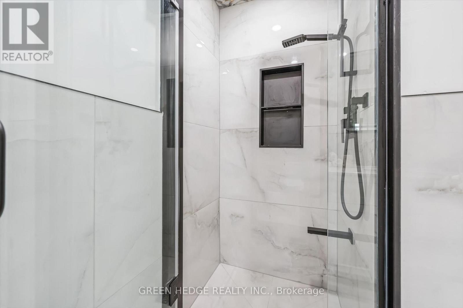 385 Village Crescent Property Photo 24