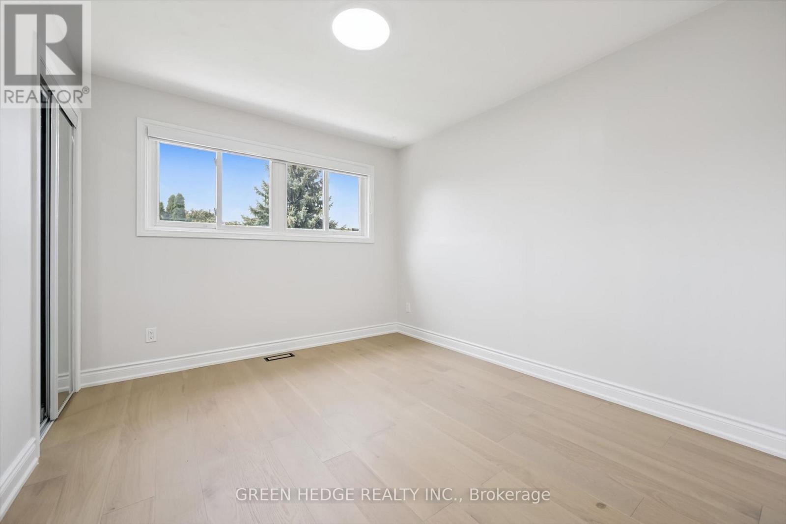 385 Village Crescent Property Photo 25