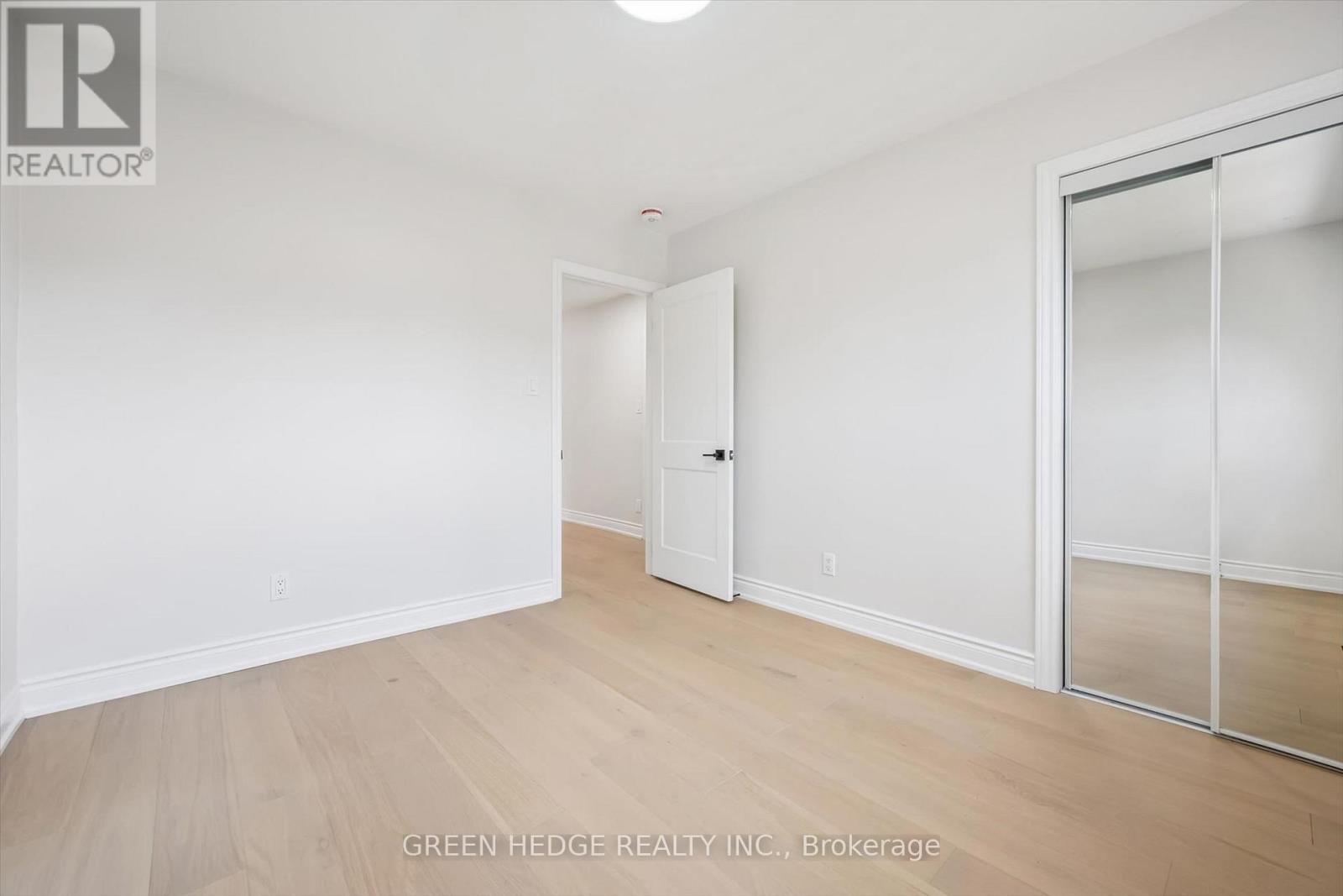 385 Village Crescent Property Photo 26