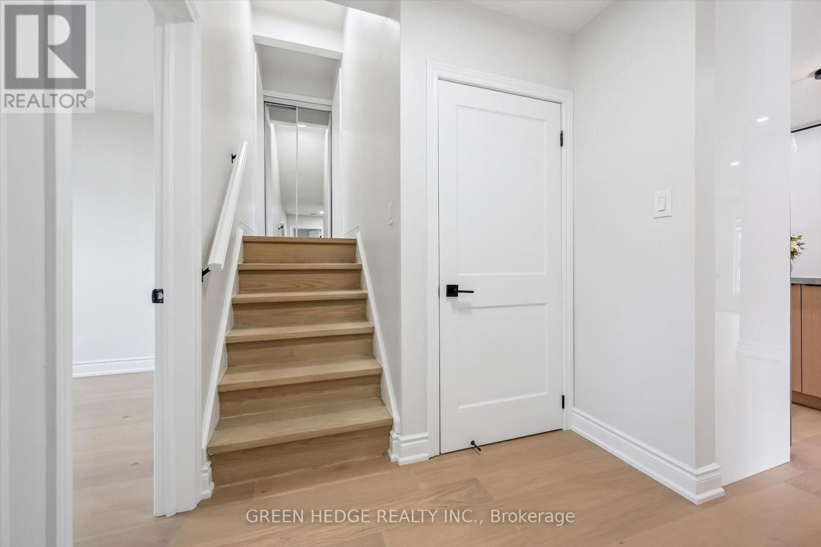385 Village Crescent Property Photo 27
