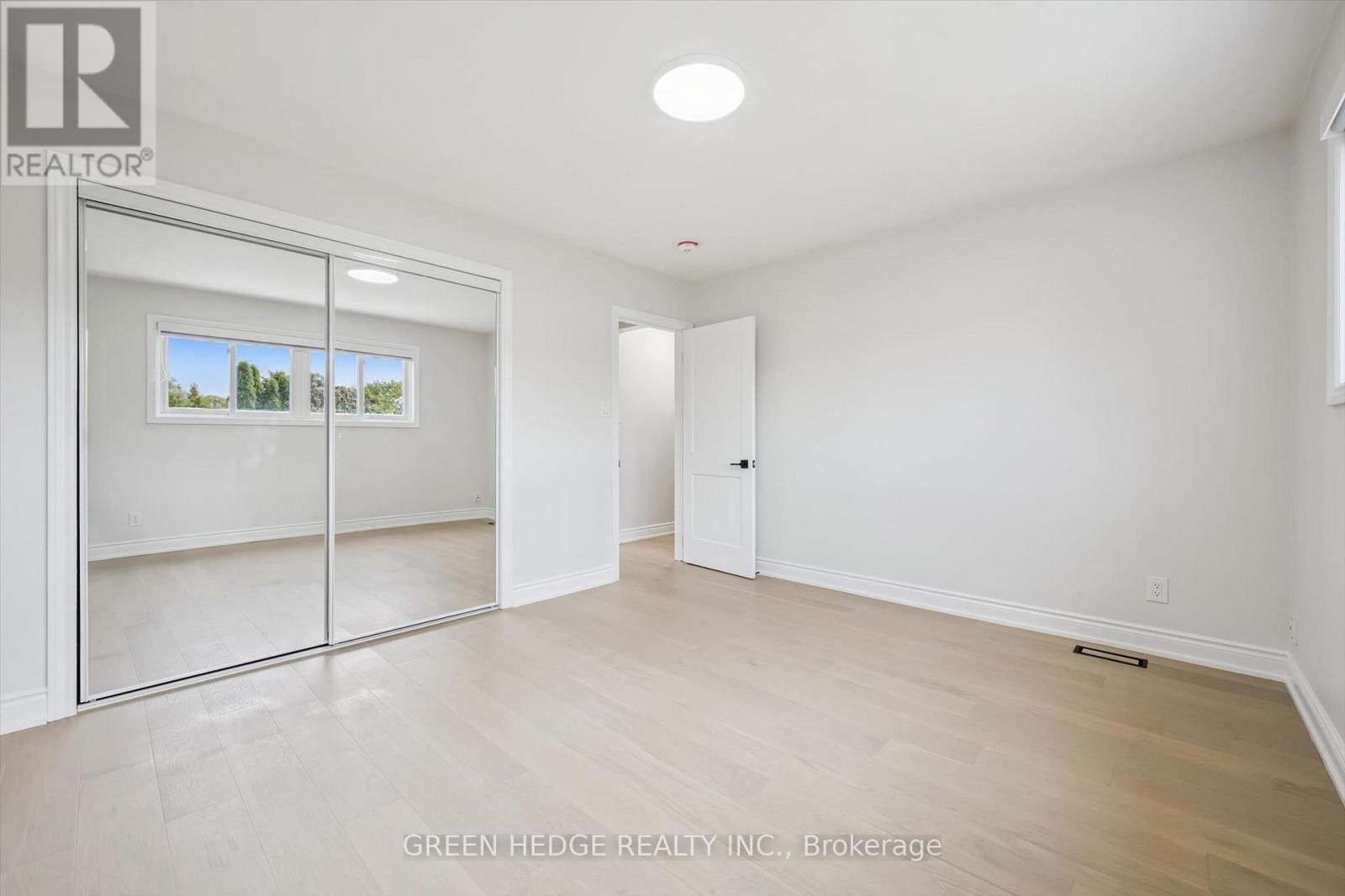 385 Village Crescent Property Photo 29