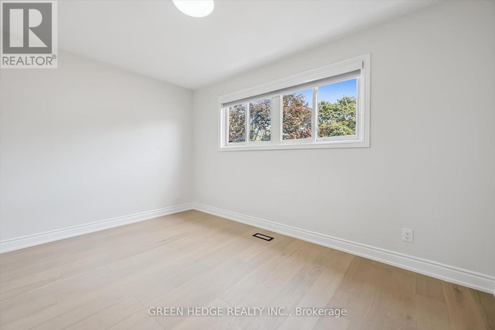 385 Village Crescent Property Photo 30