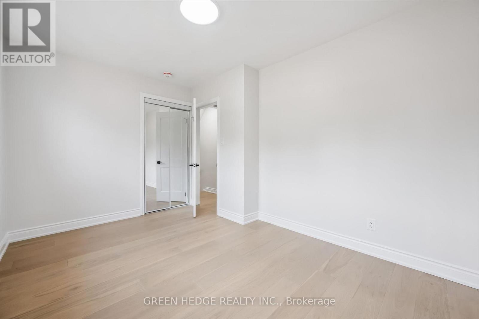 385 Village Crescent Property Photo 31