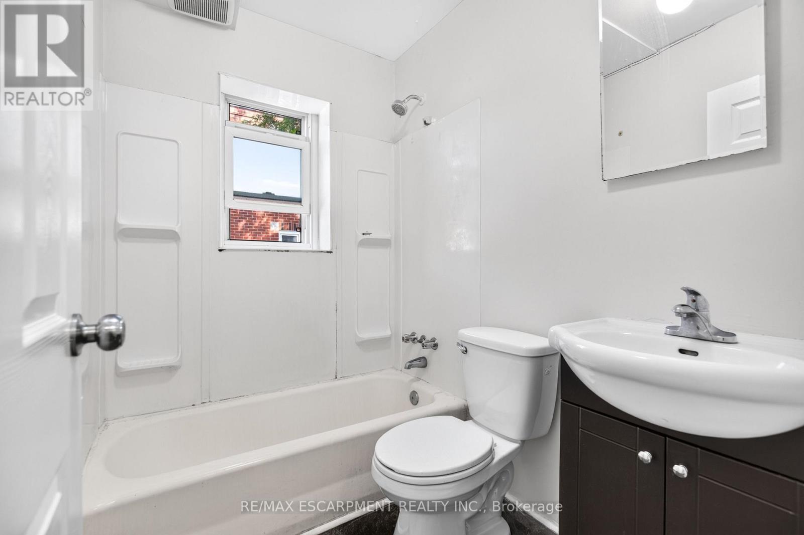 3 - 3 Applewood Avenue Property Photo 21