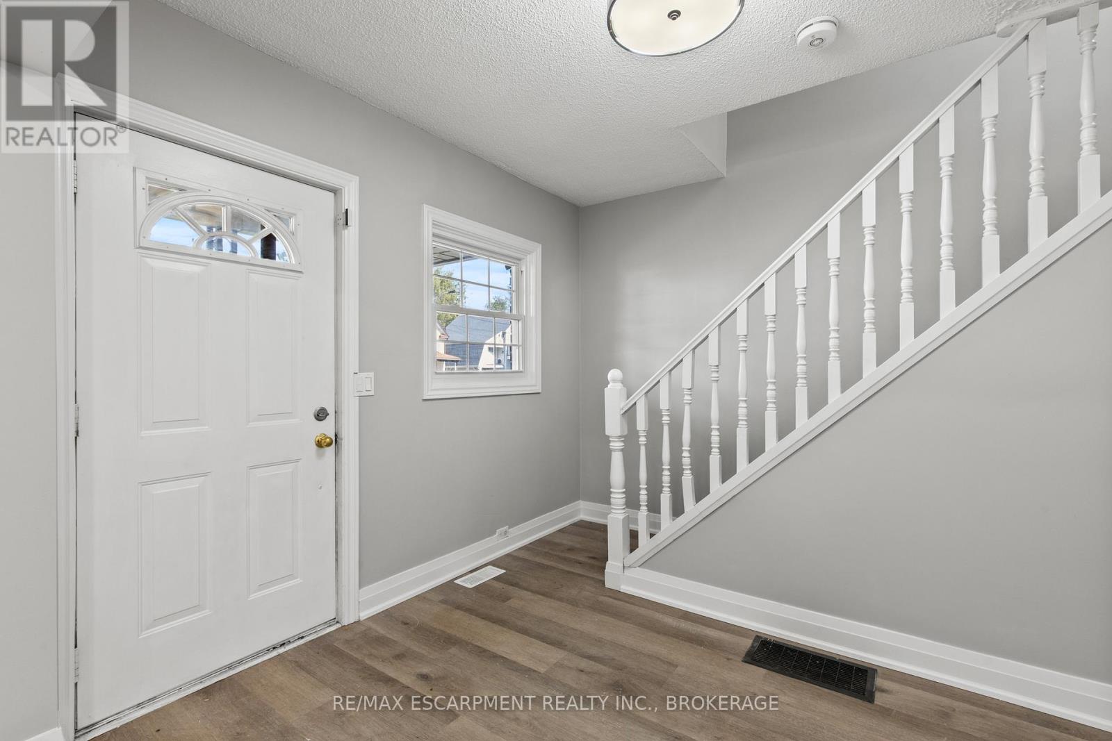 Upper - 15 Mccormick Street Property Photo 4