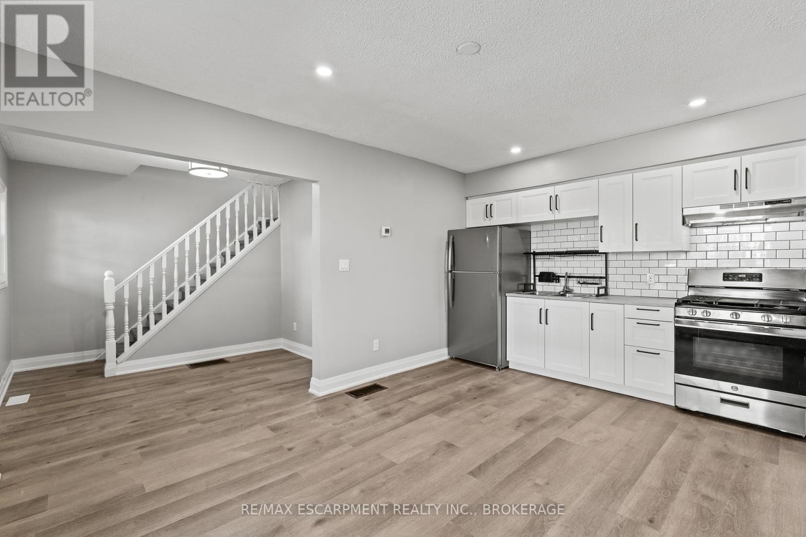 Upper - 15 Mccormick Street Property Photo 8
