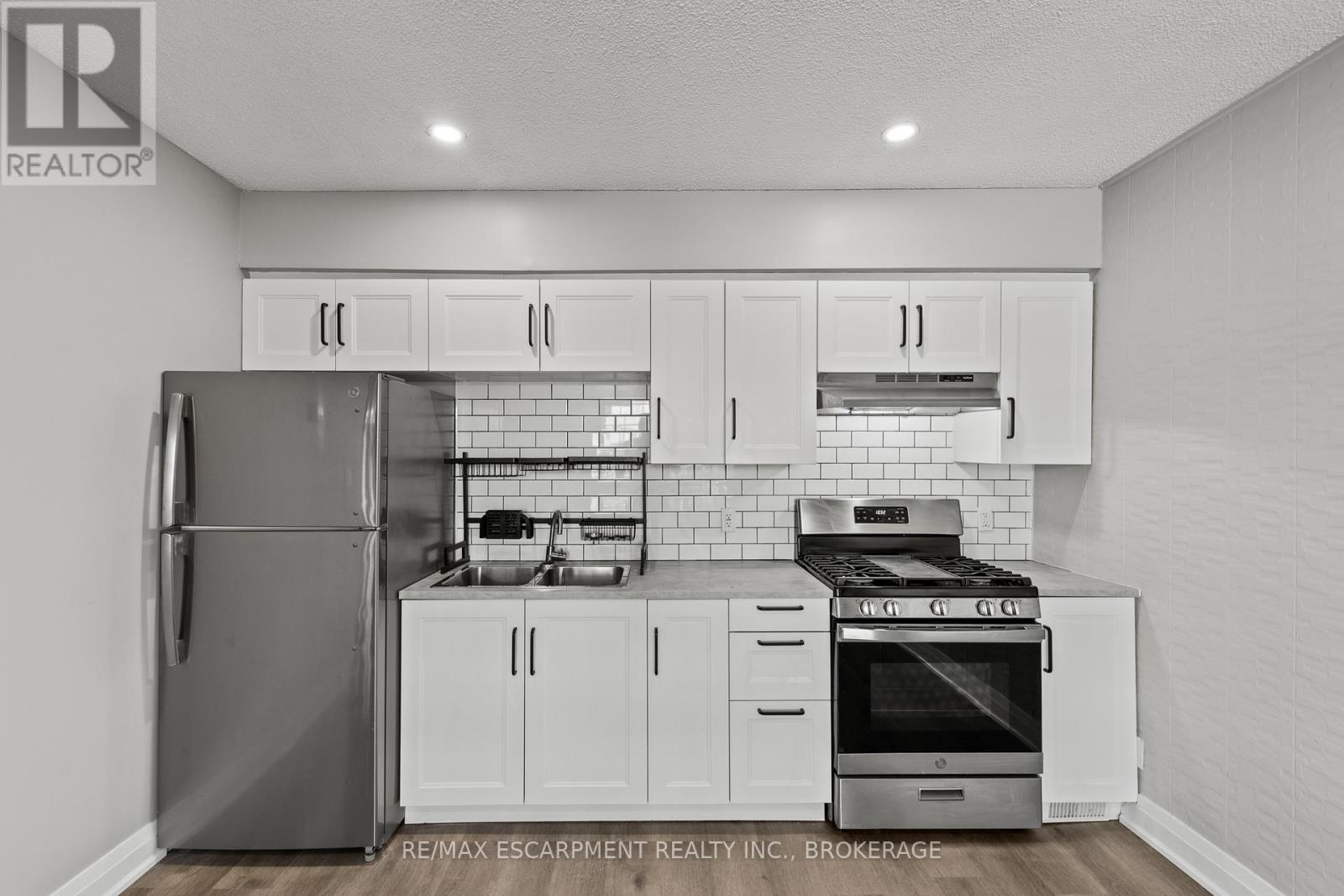 Upper - 15 Mccormick Street Property Photo 9