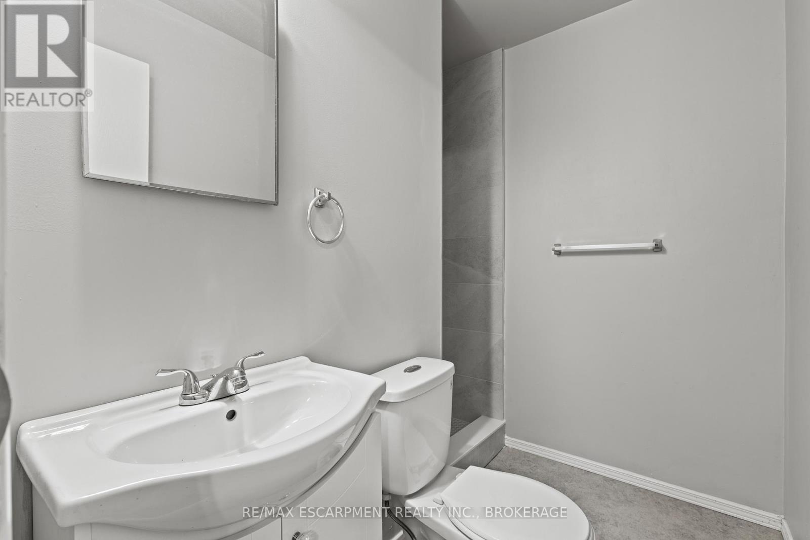 Upper - 15 Mccormick Street Property Photo 12