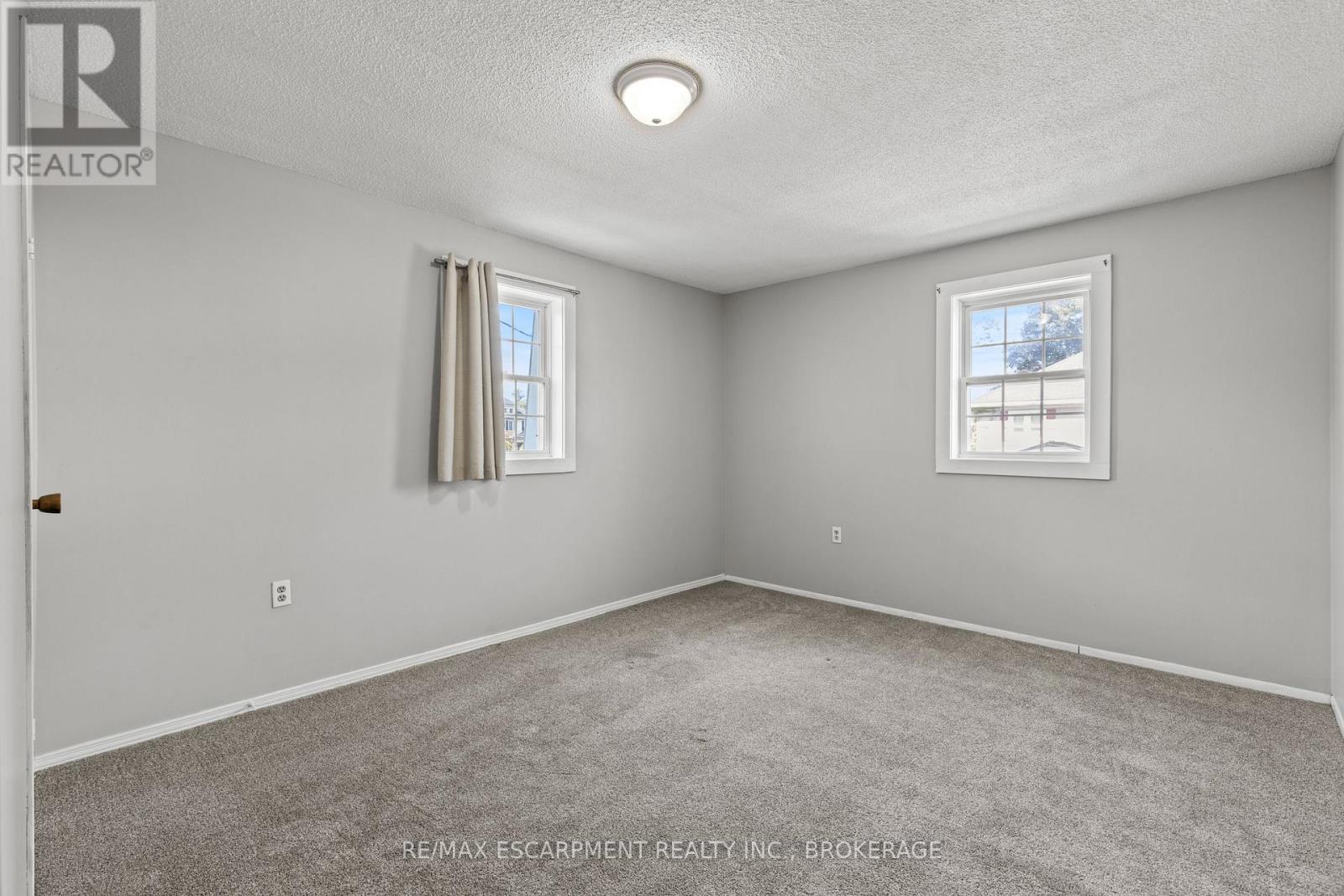 Upper - 15 Mccormick Street Property Photo 13