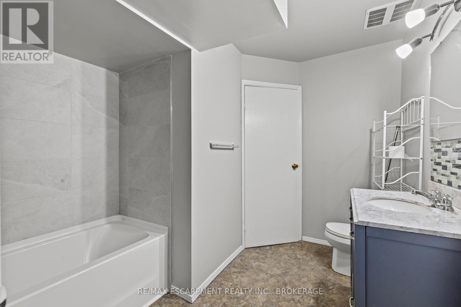 Upper - 15 Mccormick Street Property Photo 15