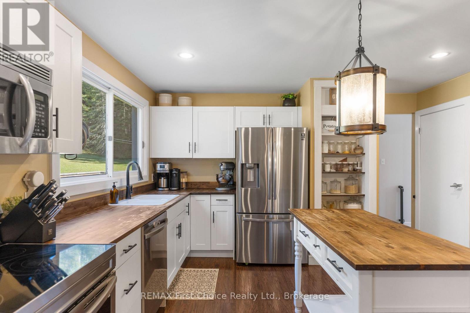 1598 Harstone Road Property Photo 6