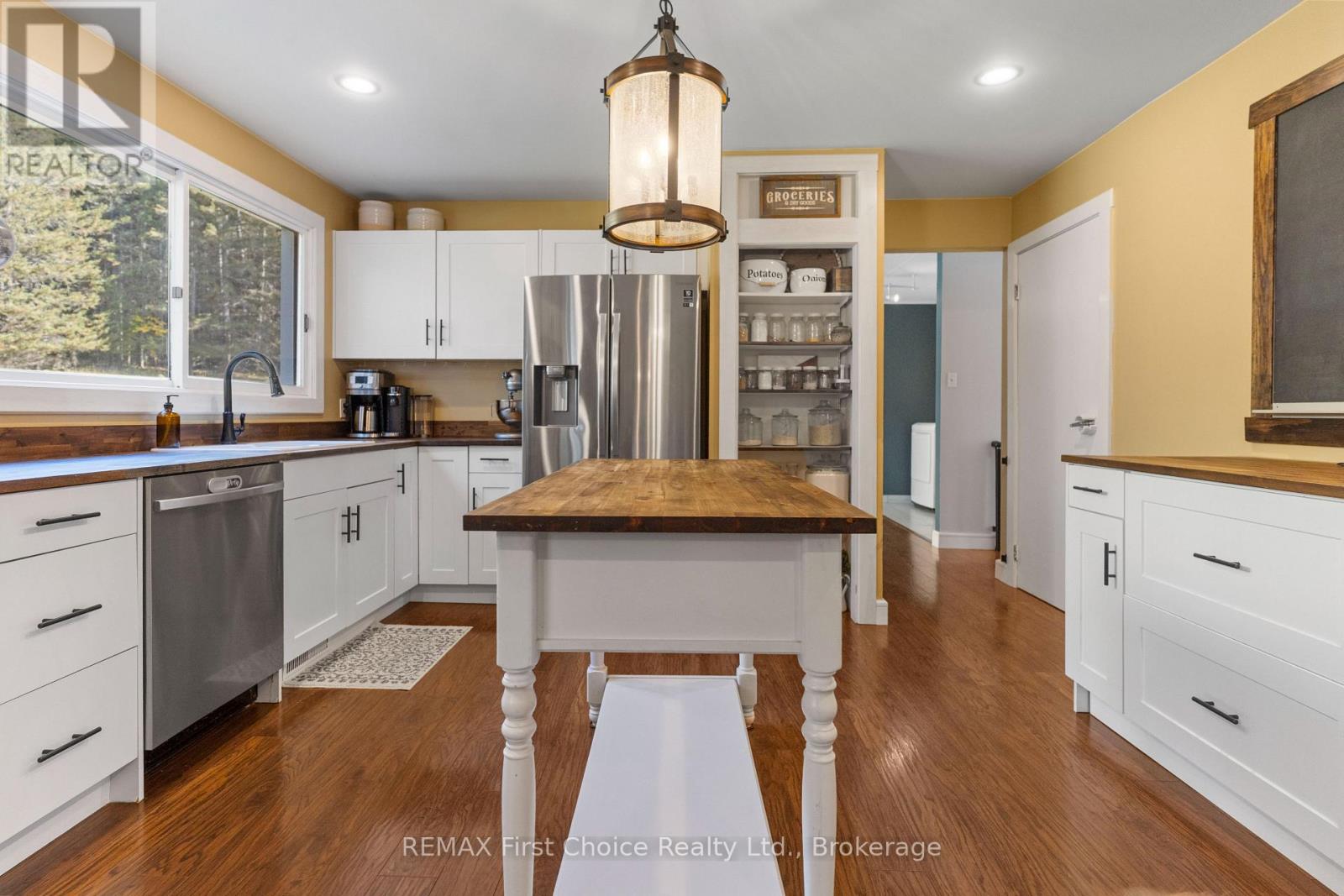 1598 Harstone Road Property Photo 7