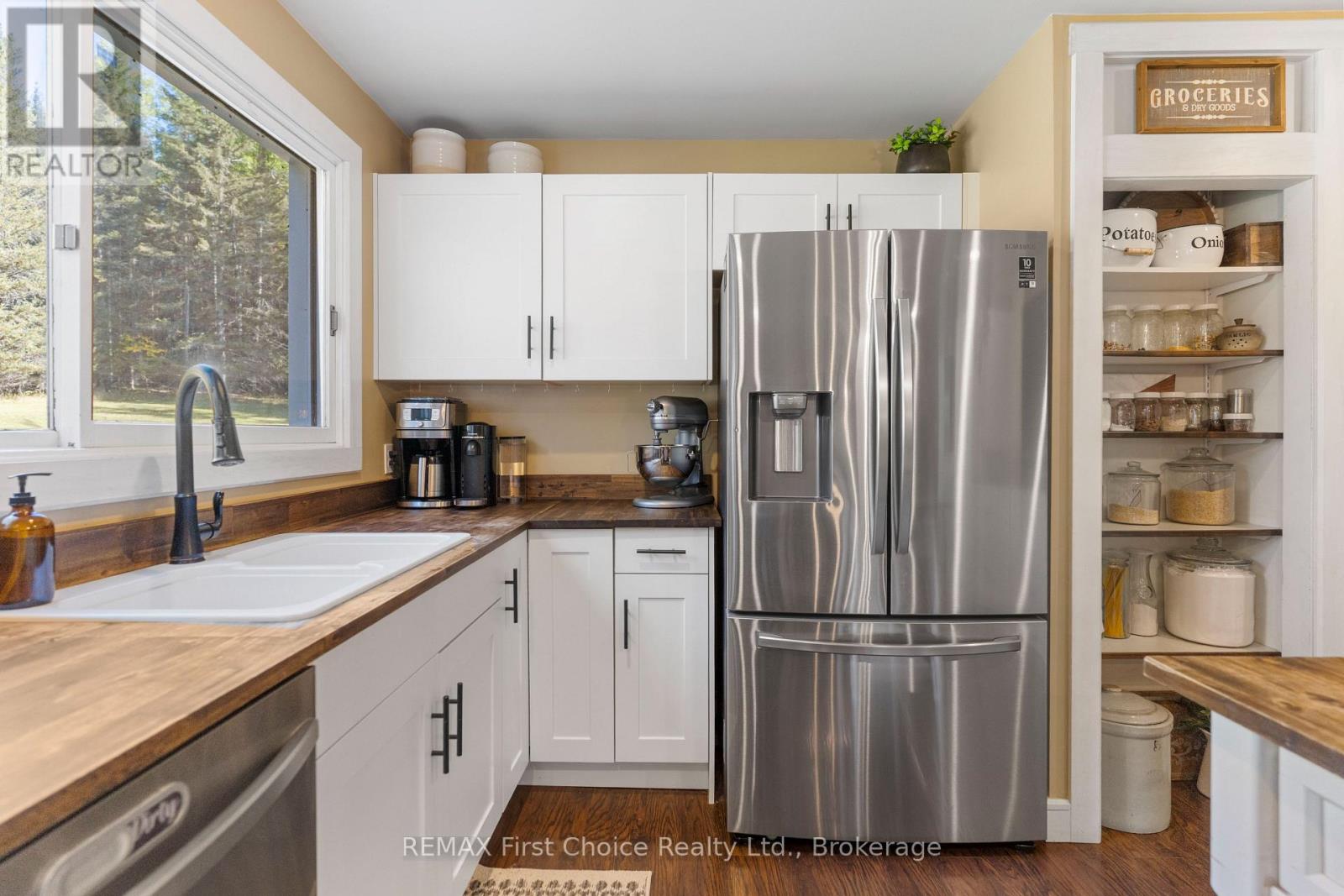 1598 Harstone Road Property Photo 10