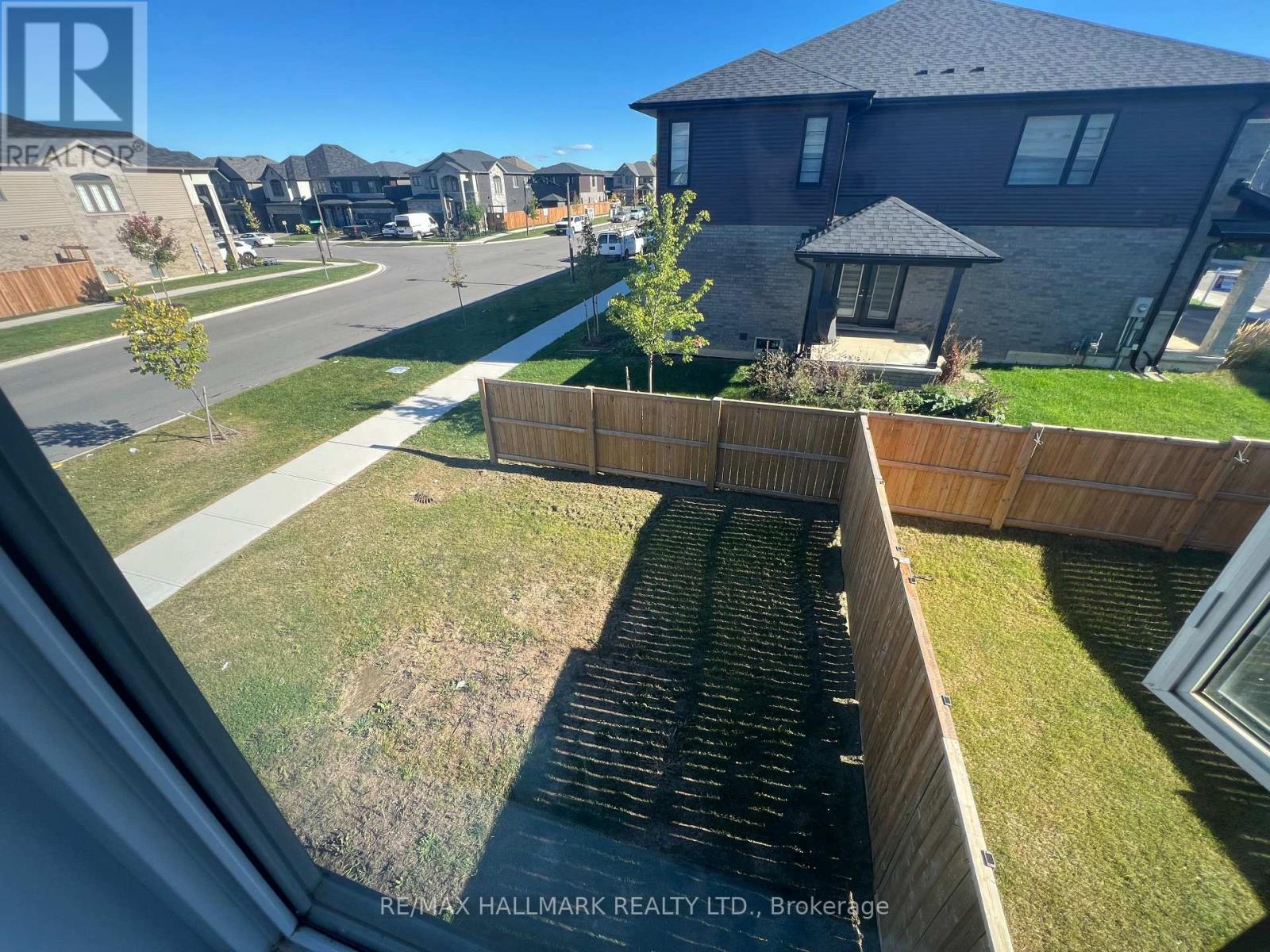 185 Longboat Run W Property Photo 6