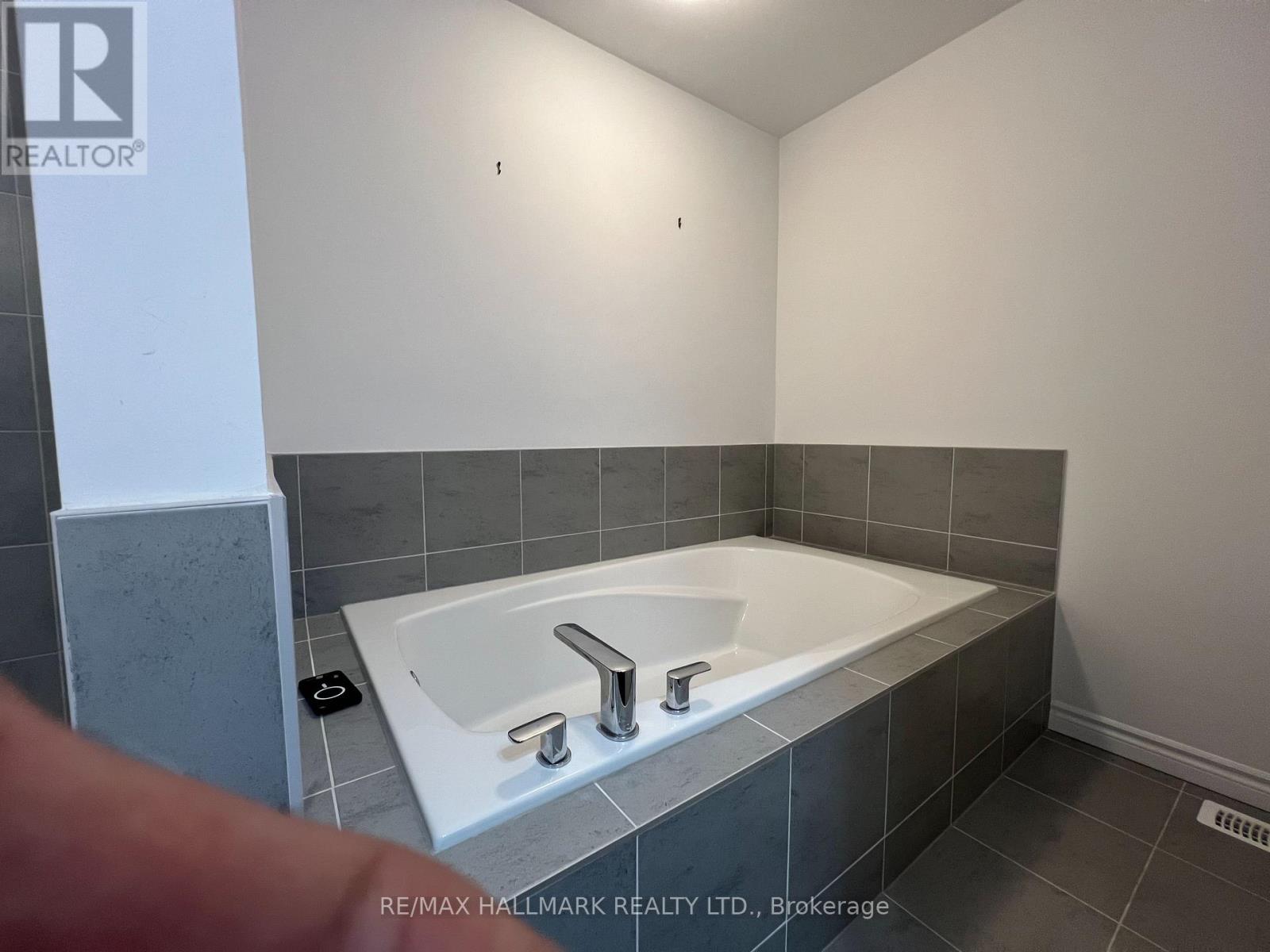 185 Longboat Run W Property Photo 20