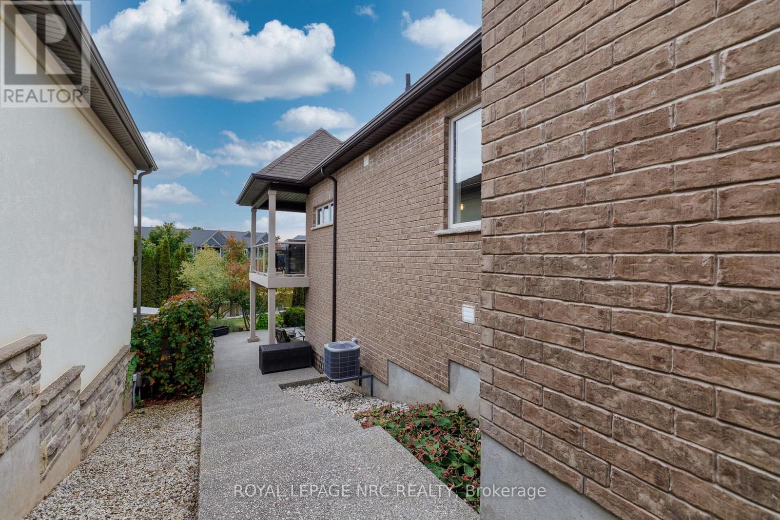 295 Creekside Drive Property Photo 6