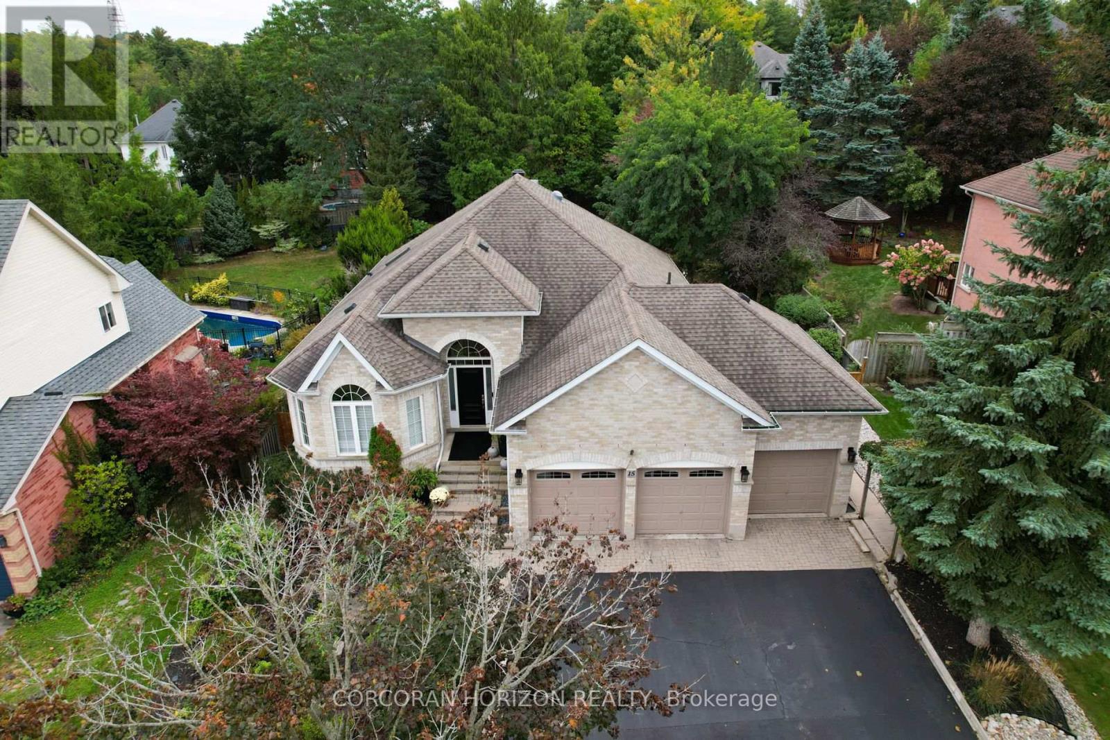 15 Everwood Run Property Photo 2