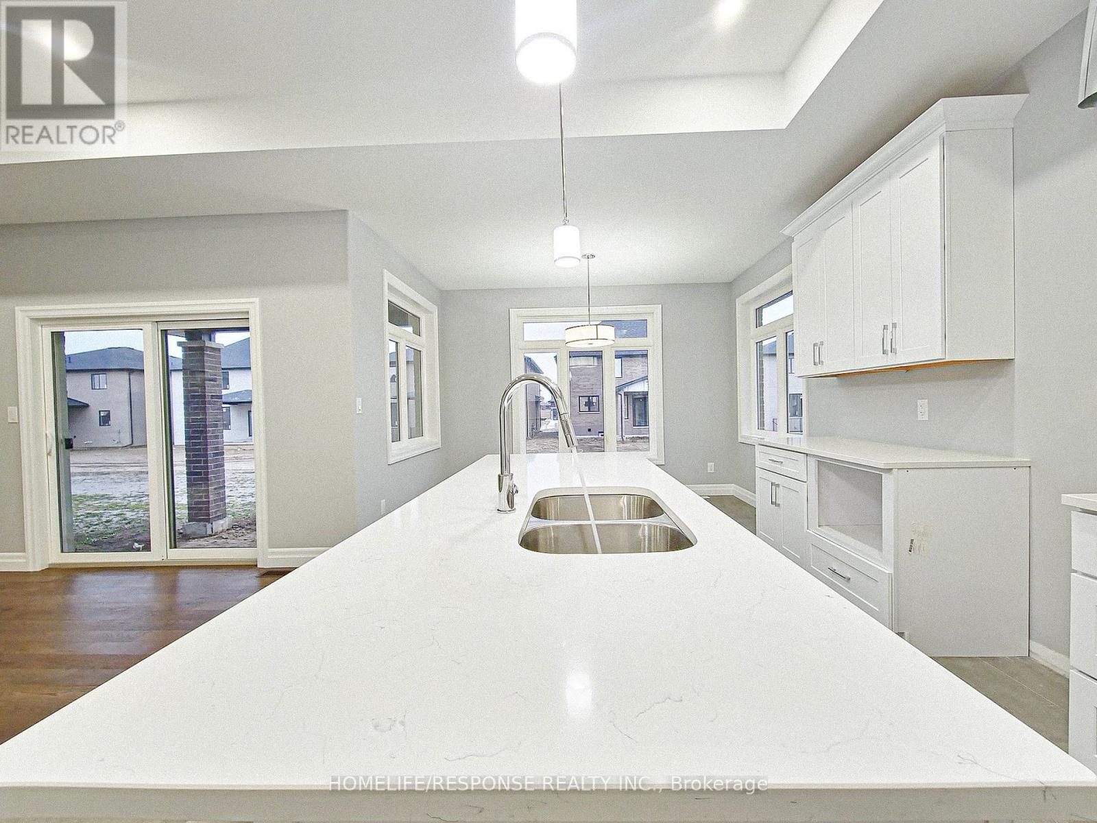 19 Tracy Drive Property Photo 9