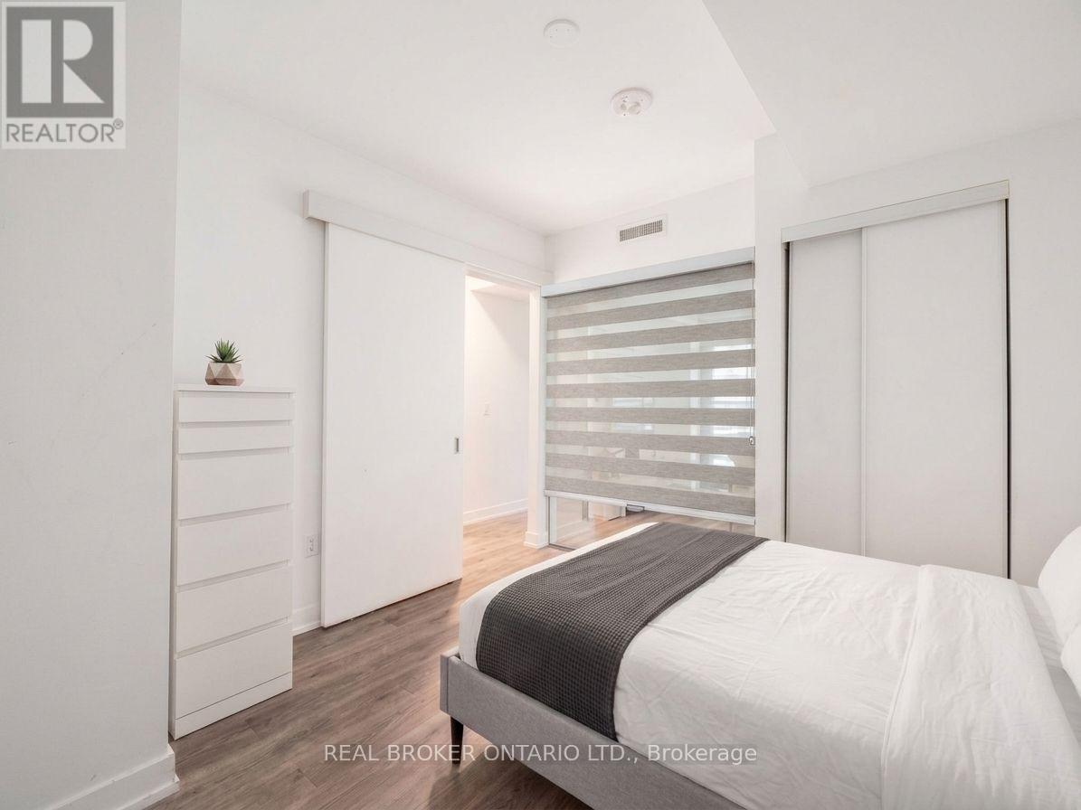 922 - 1 Jarvis Street E Property Photo 3