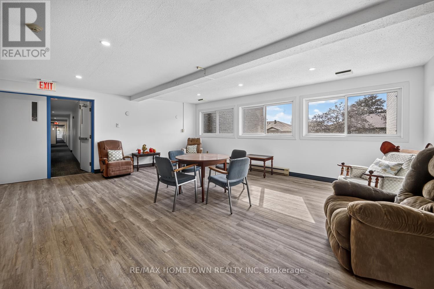 209 - 820 Laurier Boulevard Property Photo 23