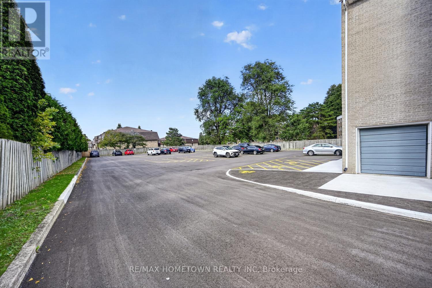 209 - 820 Laurier Boulevard Property Photo 32