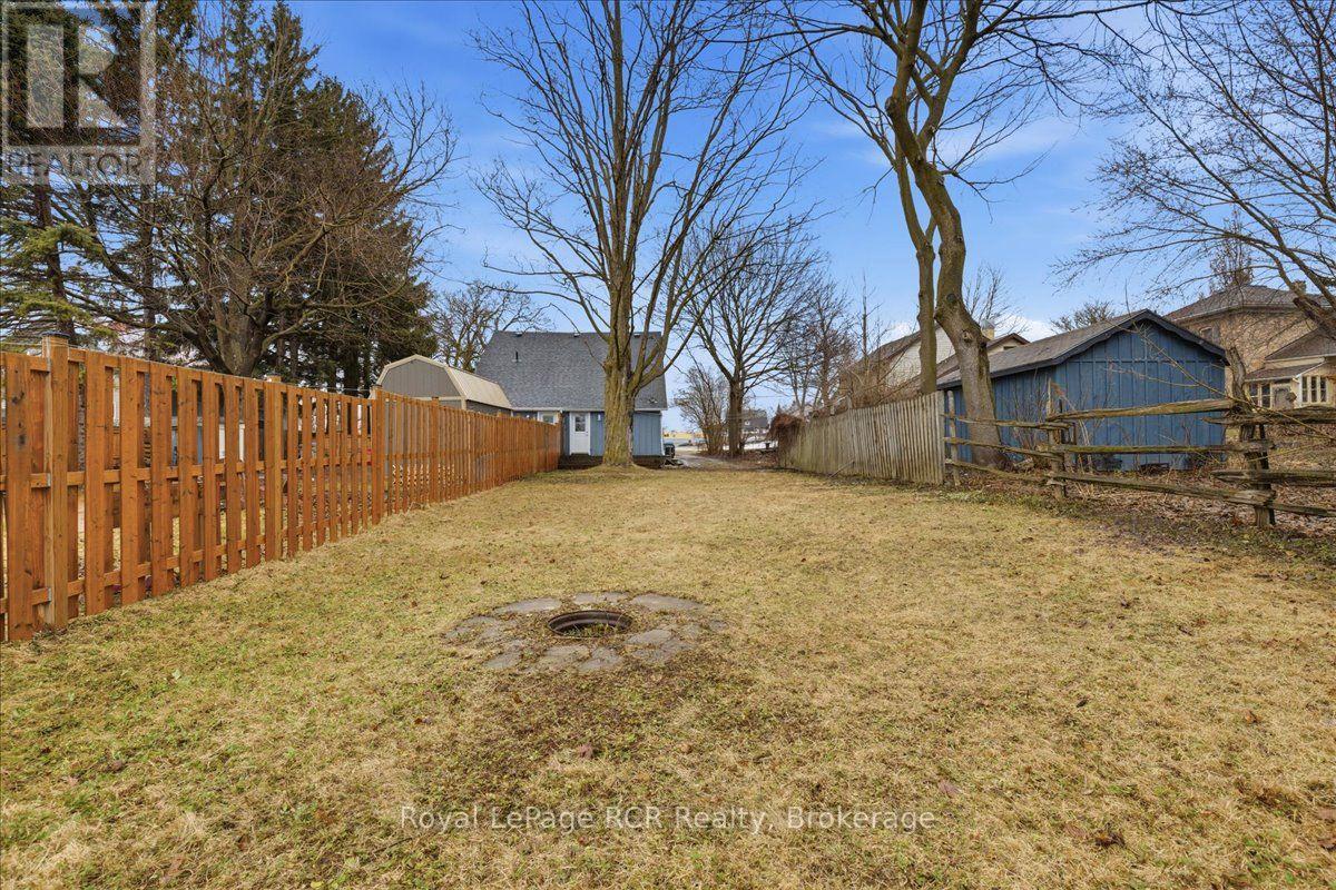 234 Elma Street E Property Photo 4
