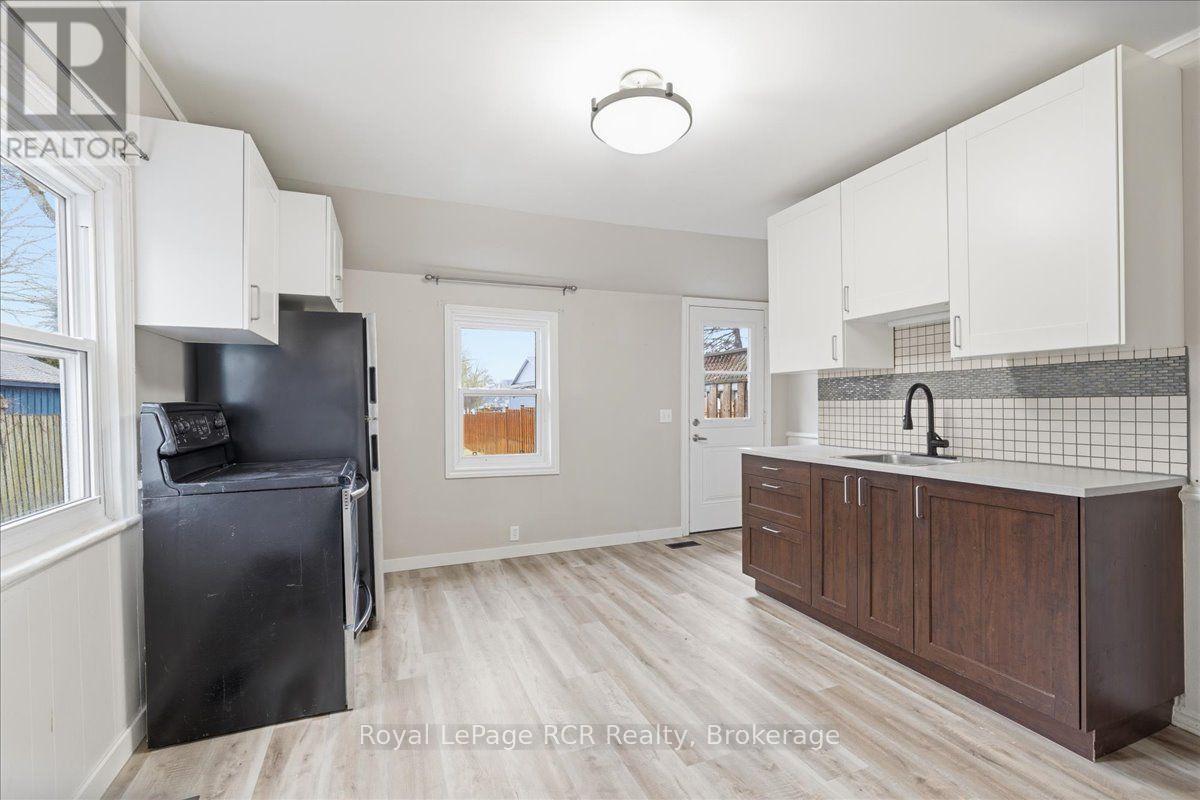 234 Elma Street E Property Photo 6