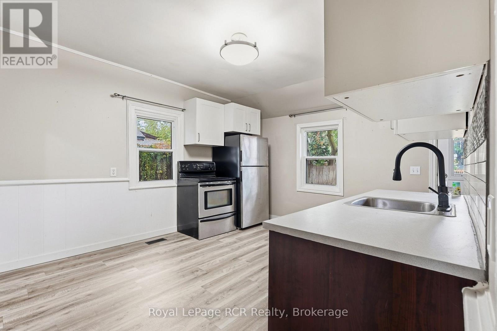 234 Elma Street E Property Photo 7