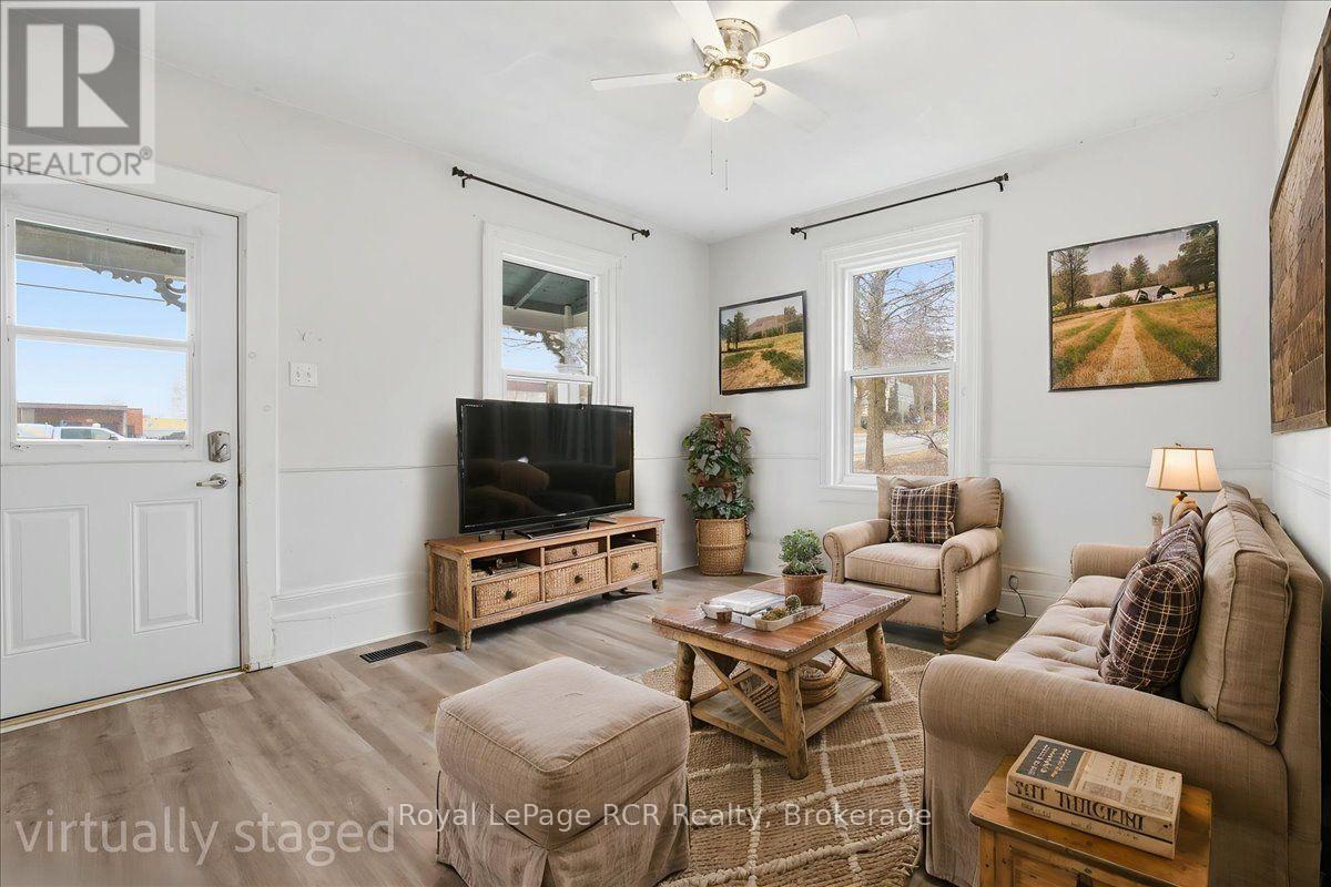 234 Elma Street E Property Photo 9