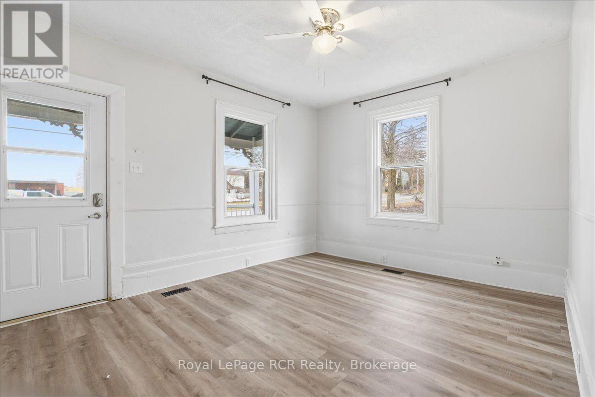 234 Elma Street E Property Photo 10