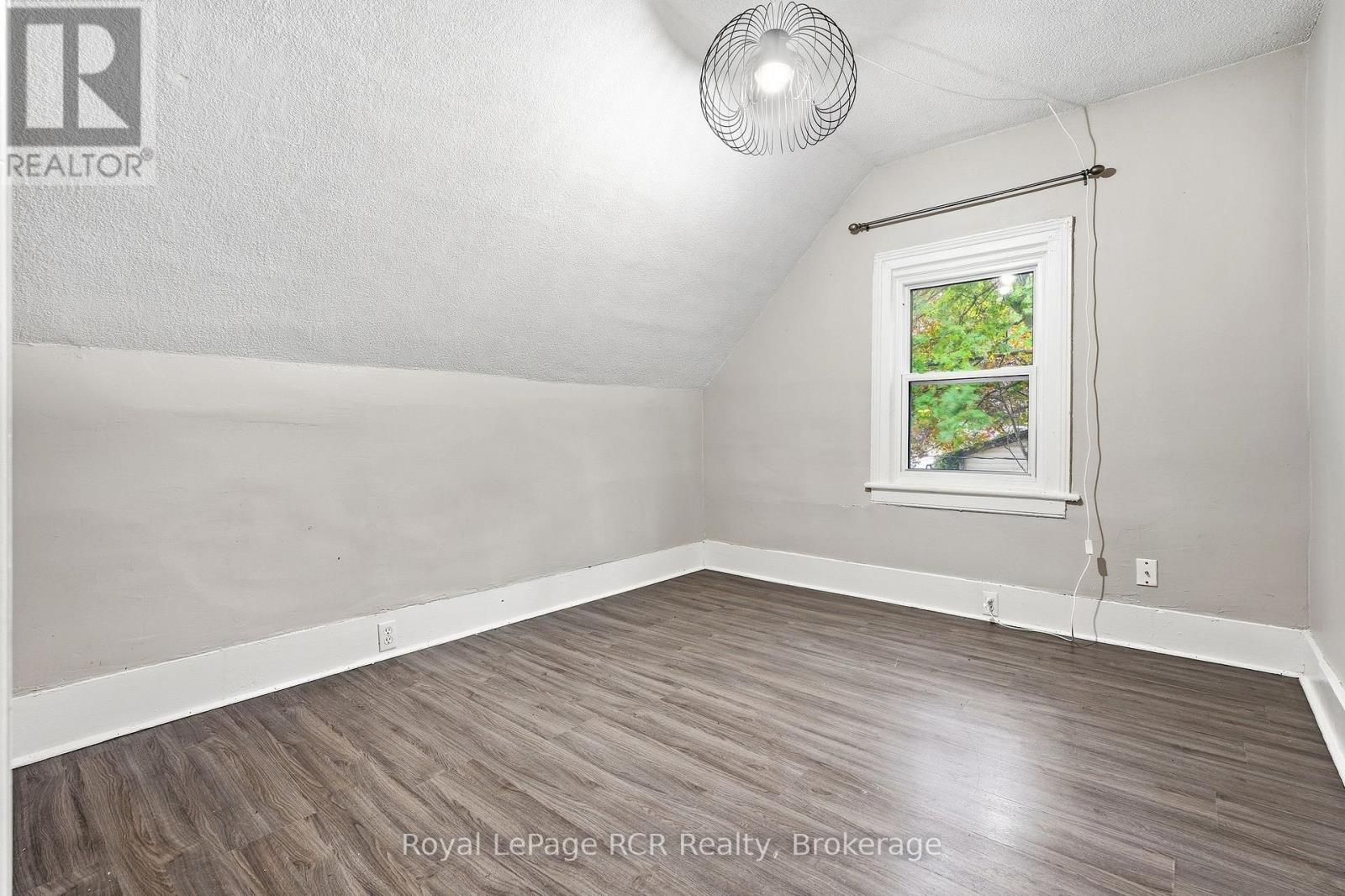 234 Elma Street E Property Photo 11