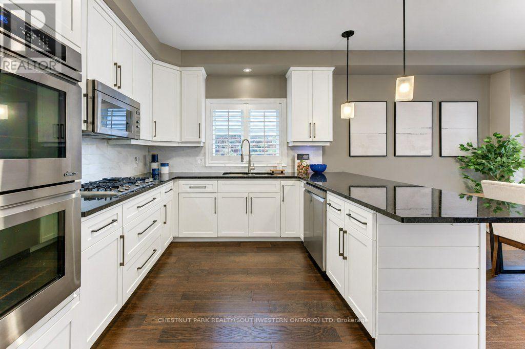 31 Elmbank Trail Property Photo 22