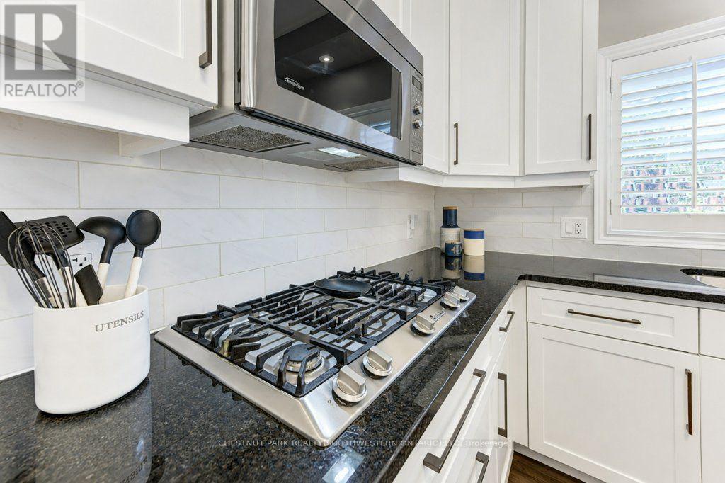 31 Elmbank Trail Property Photo 23