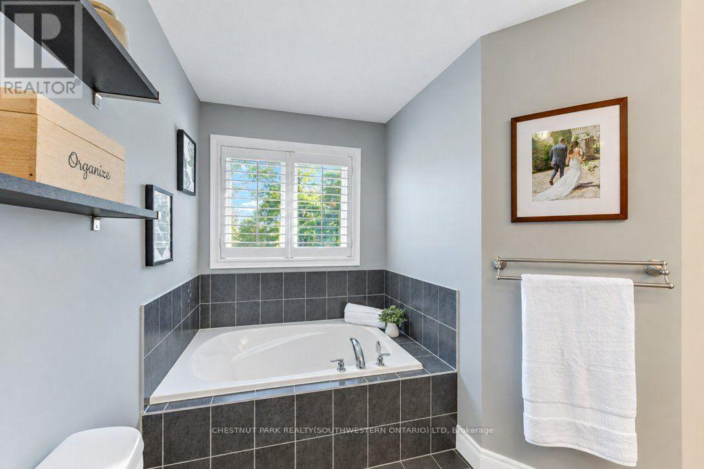 31 Elmbank Trail Property Photo 40